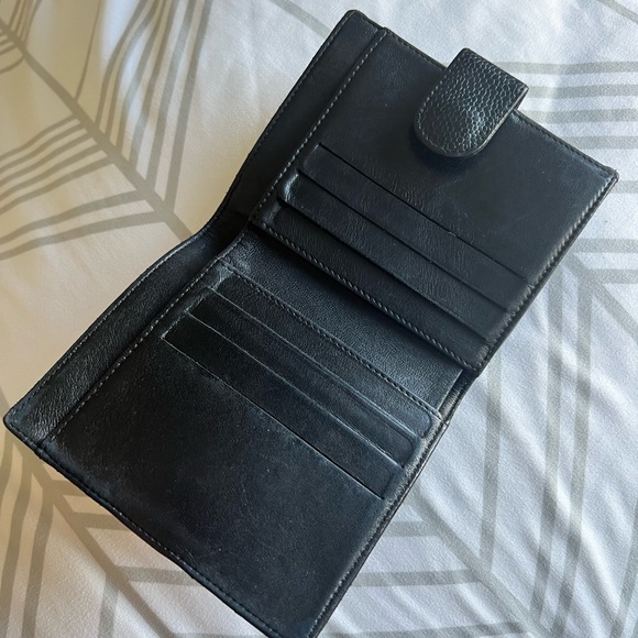 Great condition Chanel bifold snap wallet - Picture 6 of 8
